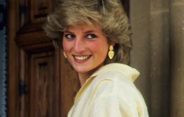 The Beautiful Reason Princess Diana Stopped Wearing Hats And Gloves