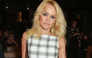 Pamela Anderson Writes A Bizarre Open Letter About Julian Assange