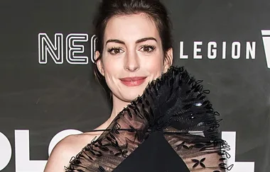 Anne Hathaway Just Wore The Most Unexpected Dress On The Red Carpet