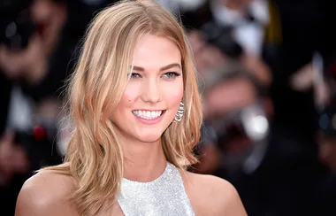 People Think Karlie Kloss Is Promoting A Sex Toy And It Really Does Look A Lot Like One