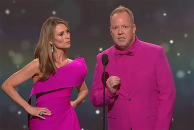 Kat Stewart And Peter Helliar Parody ‘Jacketgate’ In The Logies’ Most Hilarious Moment