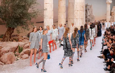 Karl Lagerfeld Transforms Paris Into Ancient Greece For Chanel’s Cruise 2018 Show