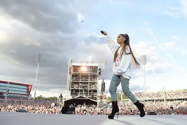 This Heartwarming Moment From Ariana’s Benefit Concert Has Been Shared Thousands Of Times