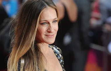 Sarah Jessica Parker Has A Lush Platinum Blonde Bob Now