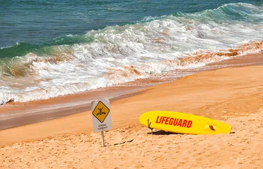 Over 80 People Formed A Human Chain To Rescue Drowning Family