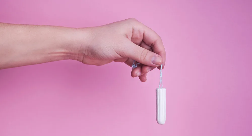 Thief Pickpockets Tampon From Woman’s Pocket