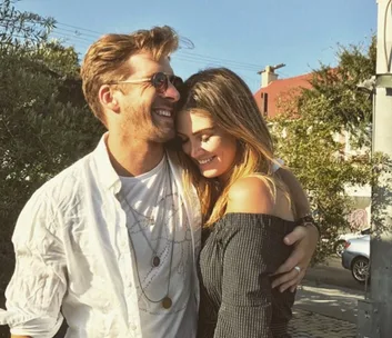 Fans Are Now Convinced Delta Goodrem And Co-Star Hugh Sheridan Are Dating