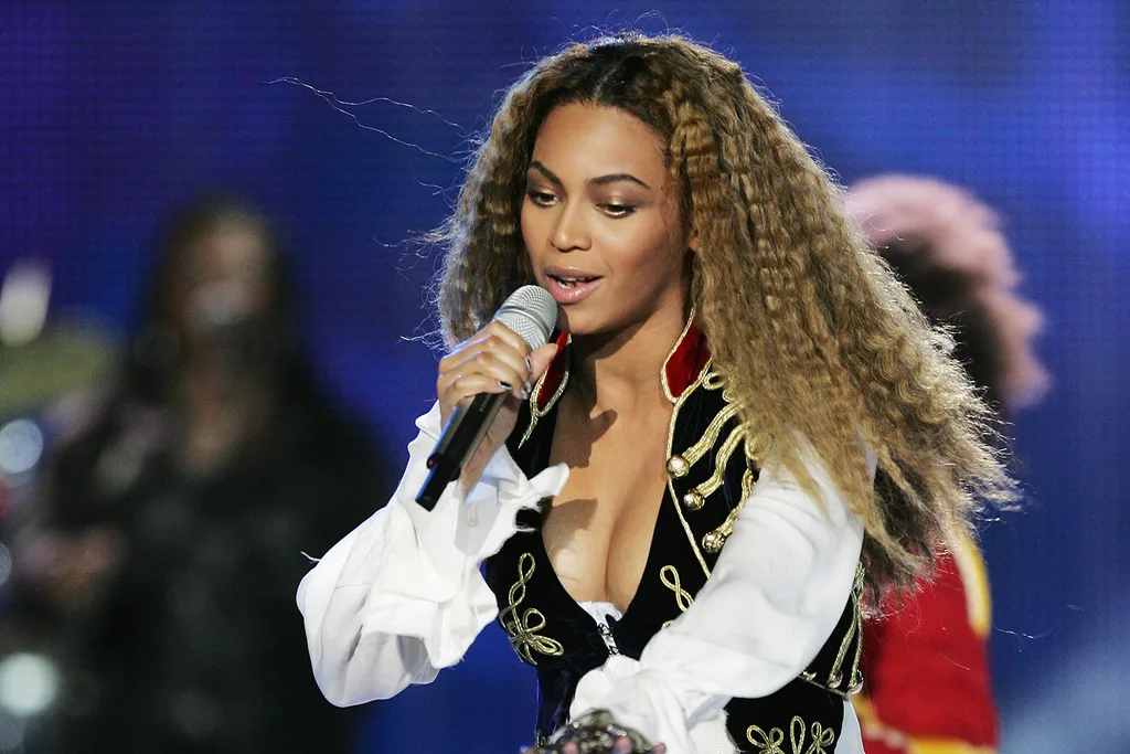 Beyonce crimped hair