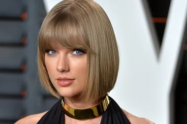 Taylor Swift Is A Naked Robot In Her New Video And Fans Are Losing It