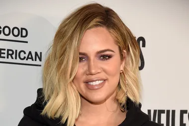 Pregnant Khloe Kardashian Makes An Adorable Appearance On Family Christmas Card