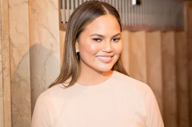 Pregnant Chrissy Teigen’s New Fringe Is Ultimate #HairGoals