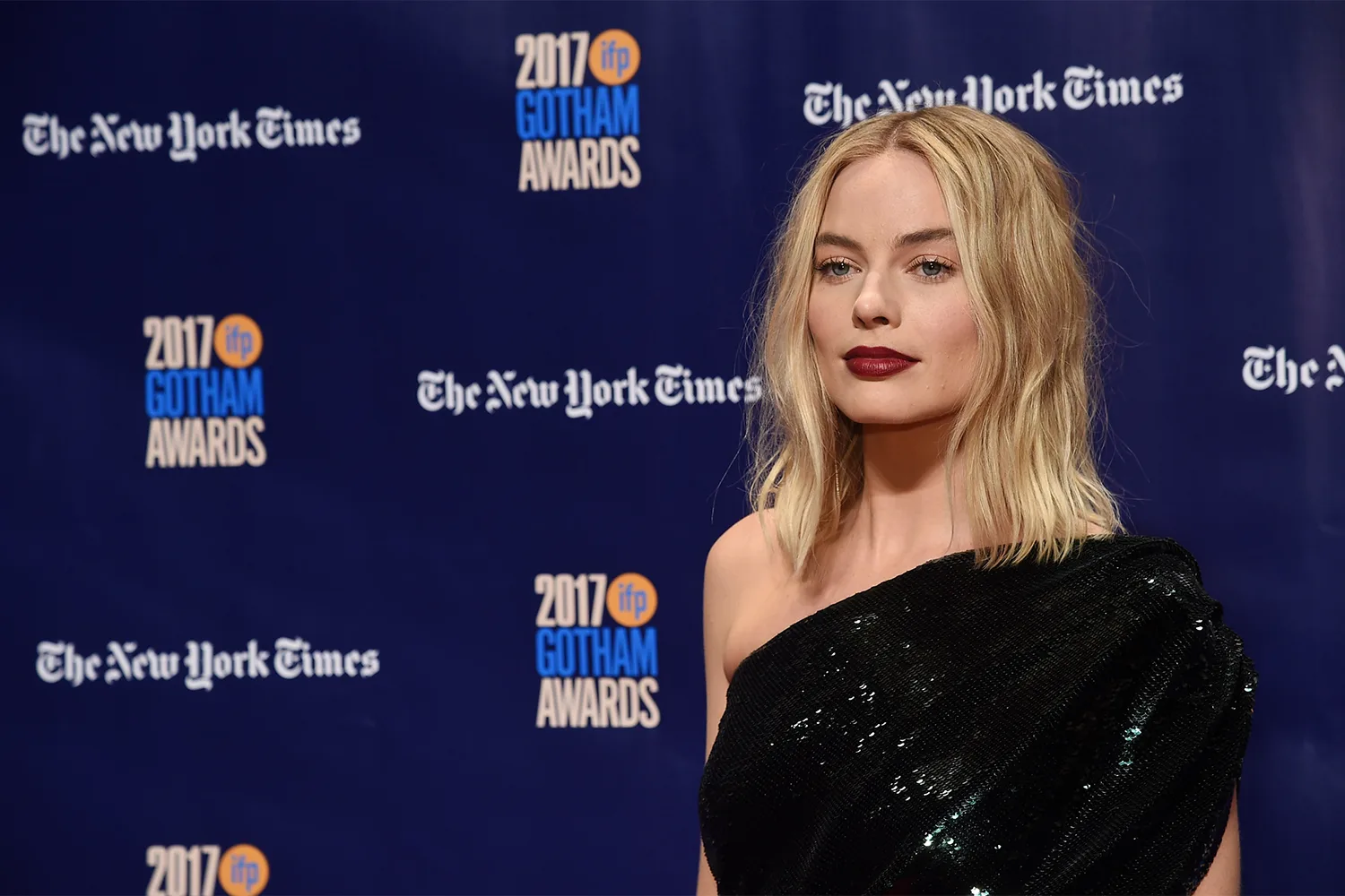 Margot Robbie Sparkles At The Gotham Awards
