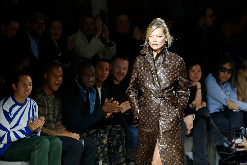 kate moss louis vuitton runway