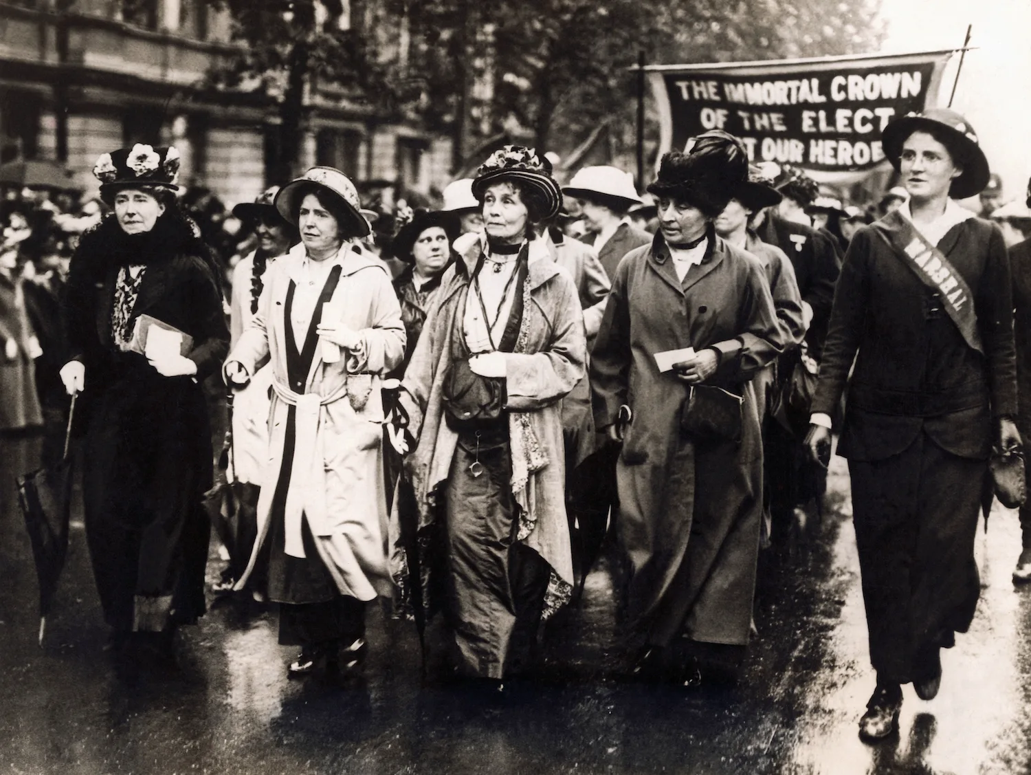 emmeline pankhurst suffragettes march