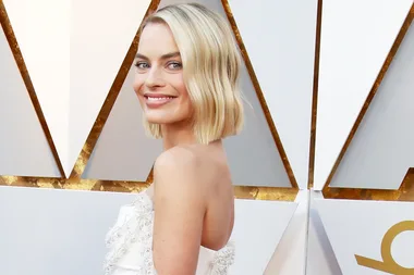 Margot Robbie Had A Wardrobe Malfunction At The Oscars