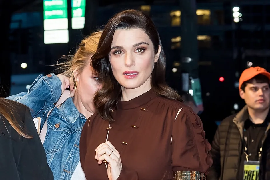 Pregnant Rachel Weisz shows off baby bump on the red carpet