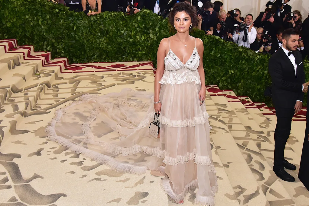 Selena Gomez Met Gala Fake Tan