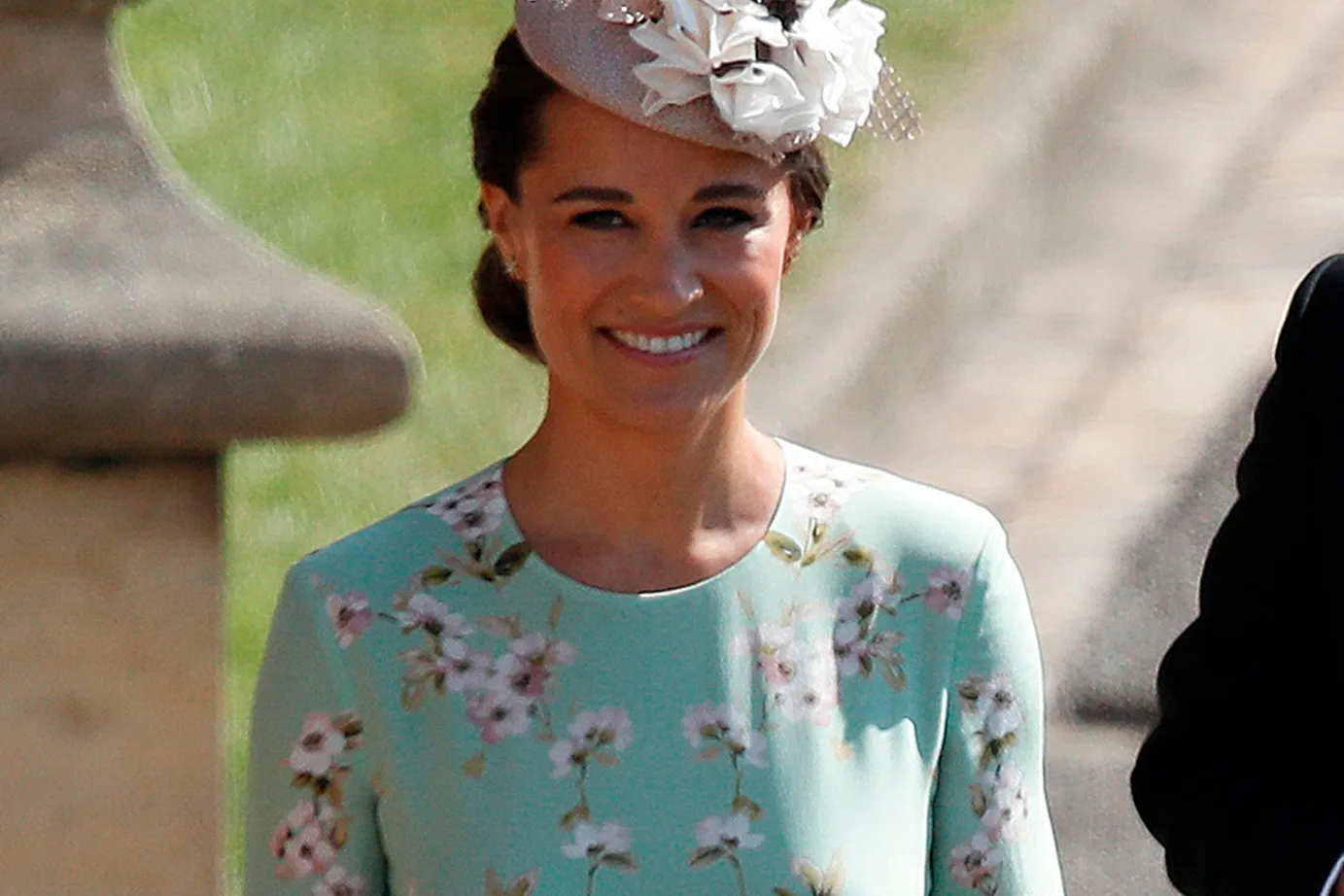 Pippa Middleton Shows off Hint Of Baby Bump As She Arrives At Royal Wedding(00)