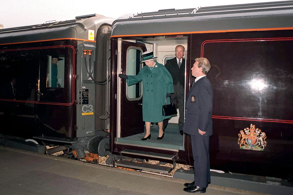 queen elizabeth II royal train