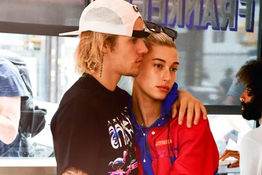 Hailey Baldwin Replaced Justin Bieber’s Engagement Ring With A Wedding Band-Like Ring