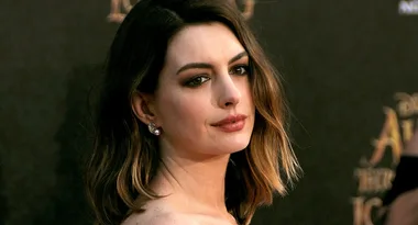 Anne Hathaway Apologises To Kardashians Over Instagram Post