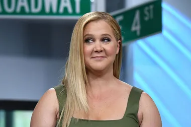 Amy Schumer Can’t Stop Trolling Meghan Markle Over How Differently They’re Handling Pregnancy