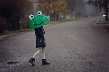 Dad Makes “Bully” Daughter Walk 8km To School – And Films It