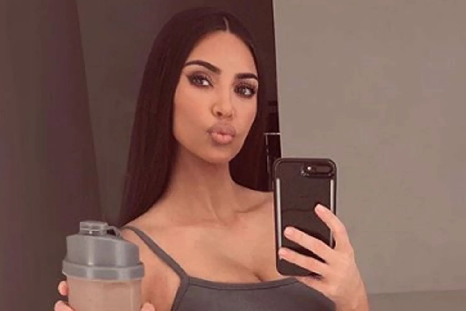 Is It Finally Time For Celebrities To Stop Promoting Flat Tummy Teas?