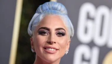 Lady Gaga Is Having A Cinderella Moment On The Golden Globes Red Carpet