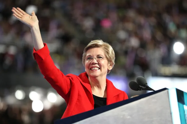 Elizabeth Warren (D)