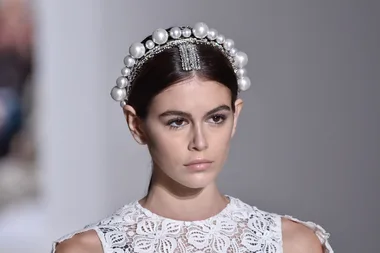 Kaia Gerber Just Wore A Blair Waldorf Worthy Headband On The Runway