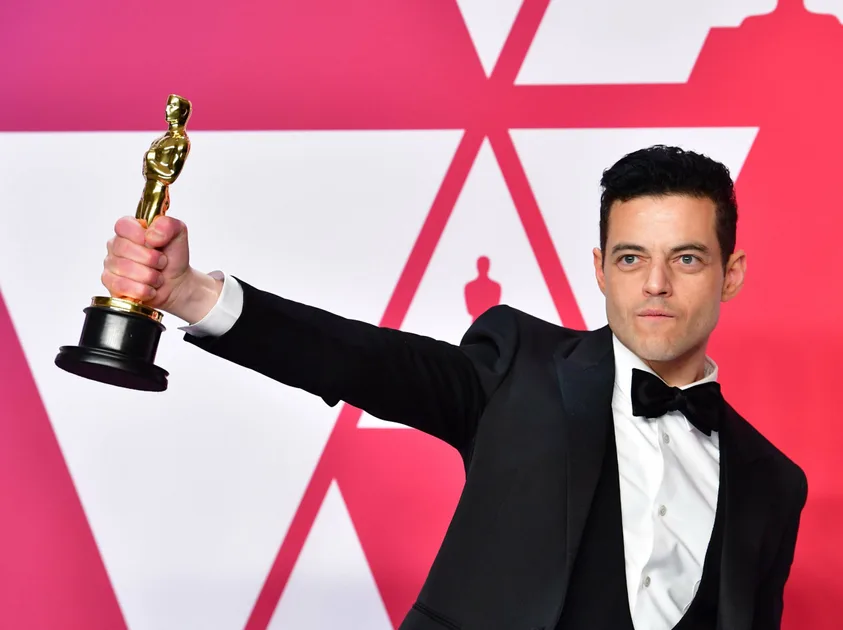 Oscars 2019 Rami Malek Falls Of Oscars Stage