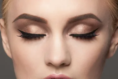 Move Over Winged Liner! This ‘90s Inspired Make-Up Trend Is Back