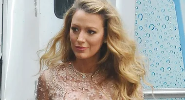 Blake Lively Steps Out In Gorgeous Maternity Outfit