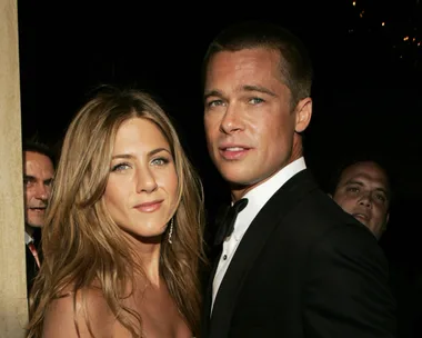 Was Brad Pitt Just Spotted In The Background Of Jennifer Aniston’s Selfie? Fans Say Yes