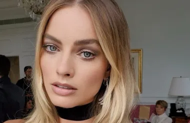 The Magic Eye-Opening Trick Margot Robbie’s Makeup Artist Used For THIS Smokey Eye Look