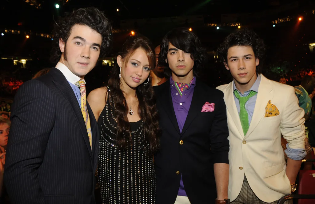 miley and jonas