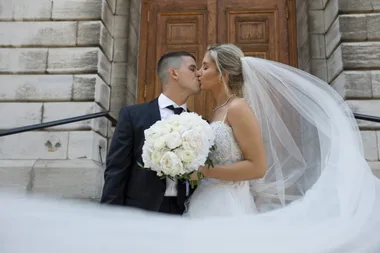 How Much Money Should You Give At A Wedding?
