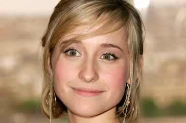 NXIVM: Allison Mack Accused of Putting Women On Restrictive Eating Plan for ‘Ideal Sex Slave Weight’