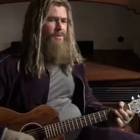 Chris Hemsworth plays Fat Thor and sings Johnny Cash’s ‘Hurt’