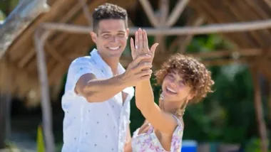 WATCH: Sarah Hyland and Wells Adams announce engagement