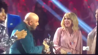 John Travolta mistook this Taylor Swift drag queen for the actual Taylor Swift at the VMAs