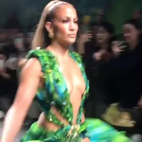 Jennifer Lopez Just Walked The Versace Runway In Her Iconic Green Grammys Dress