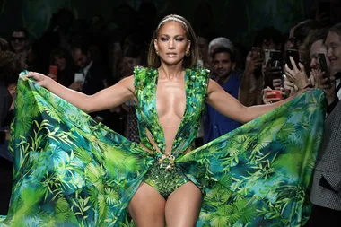 Jennifer Lopez Just Walked The Versace Runway In Her Iconic Green Grammys Dress