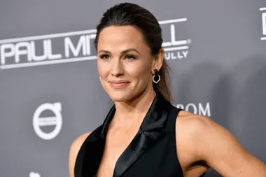 Jennifer Garner’s School Drop-Off Outfit Is All Too Relatable