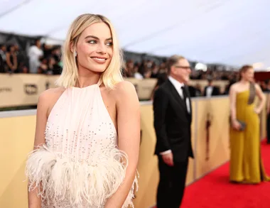 Olivia Colman, Margot Robbie And Jennifer Aniston Lead 2020 SAG Awards Nominations