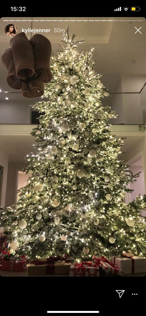 kylie jenner christmas tree