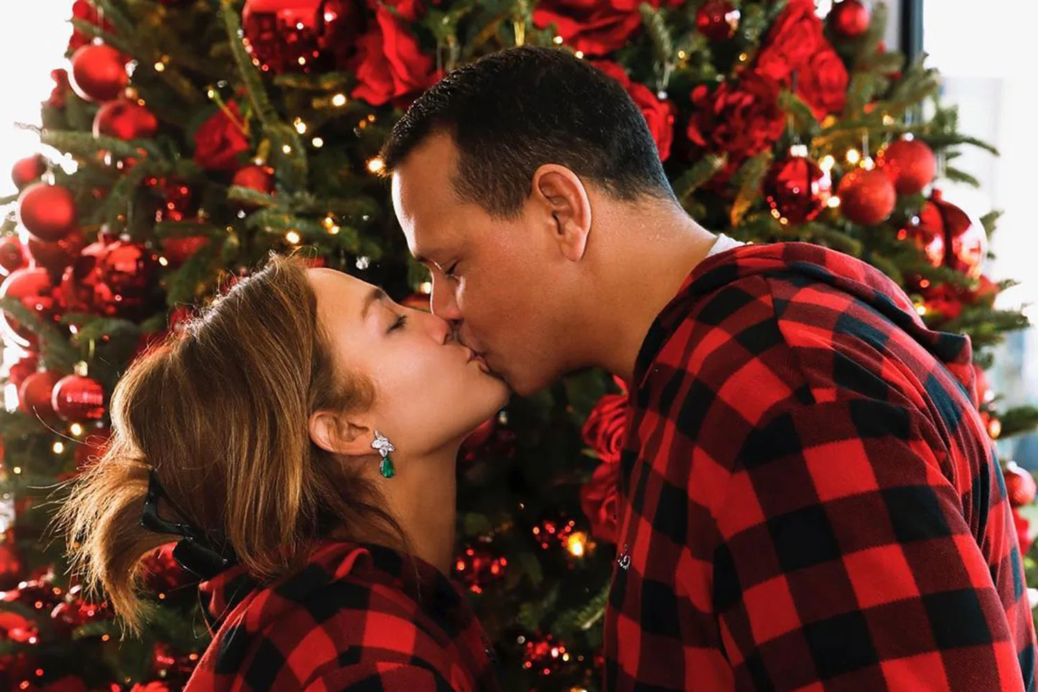 Jennifer Lopez And Alex Rodriguez Wore Matching Outfits In Adorable Christmas Photo