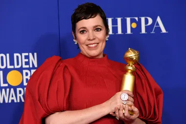 Olivia Colman’s Glam Squad Used This Anti-Aging Face Tool Before The Golden Globes