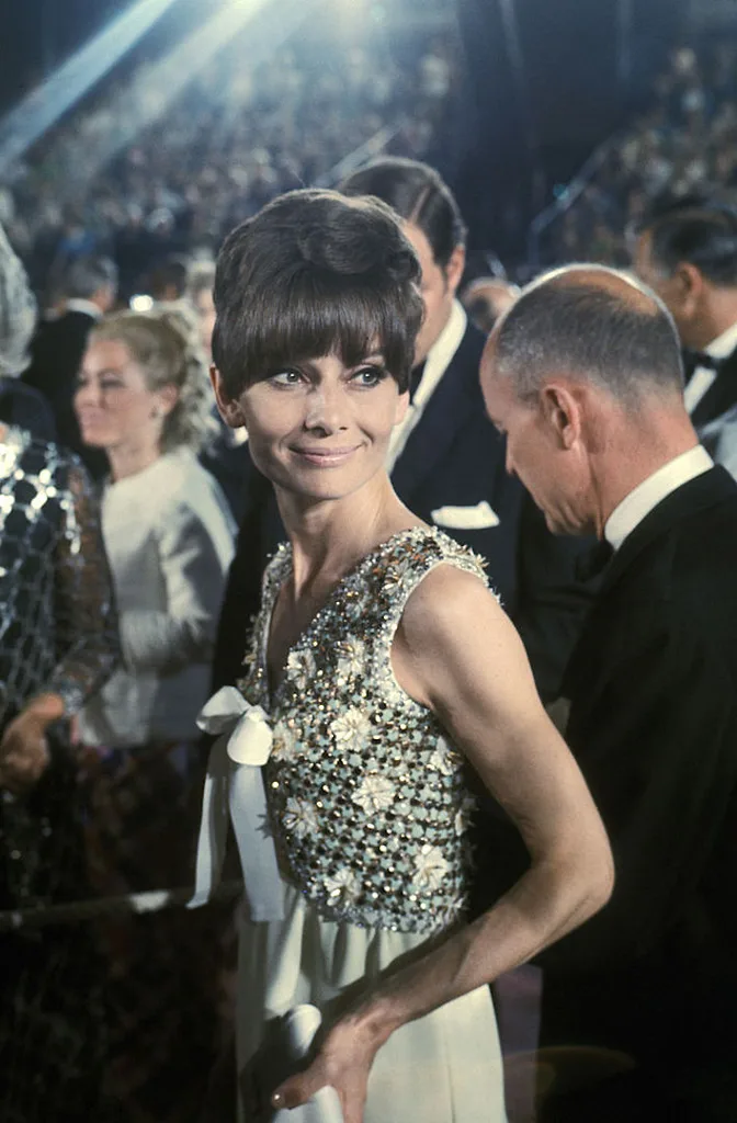 audrey hepburn 1975 oscars